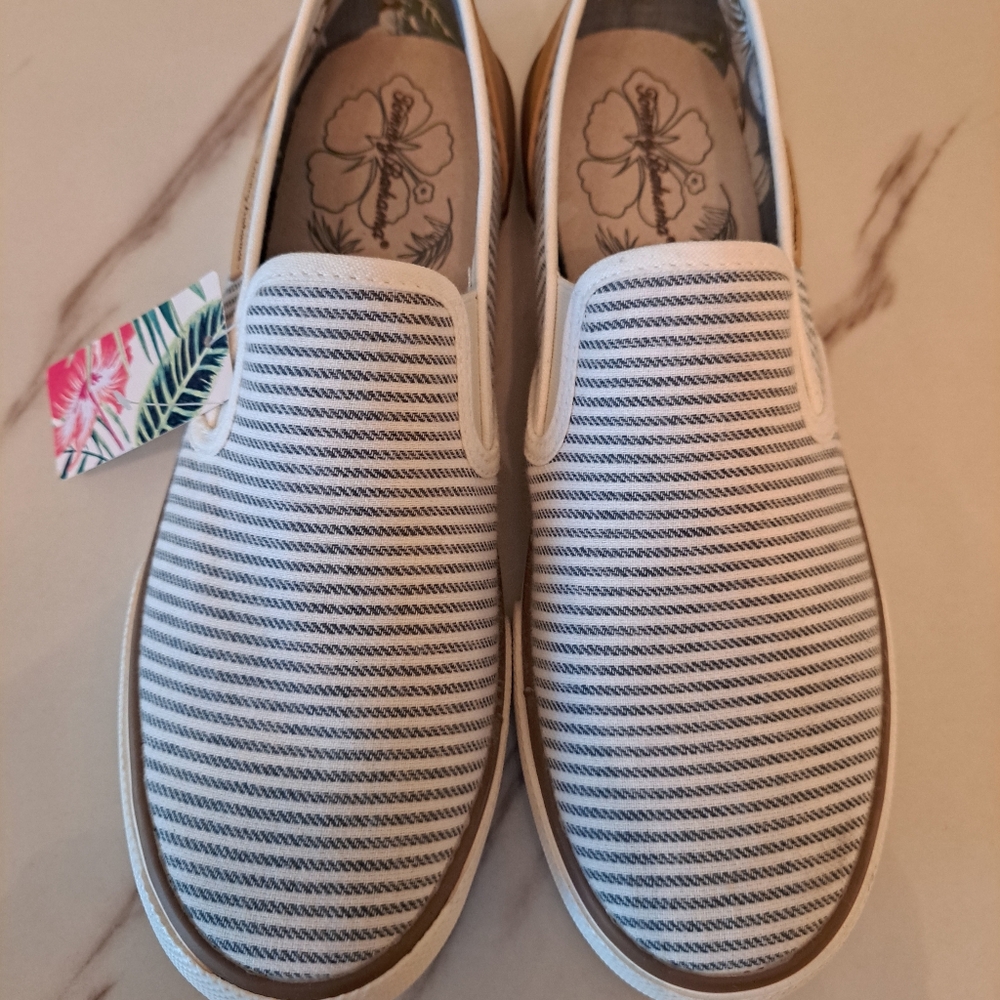 Women's slip-on sneakers by Tommy Bahamas size 9.5 new